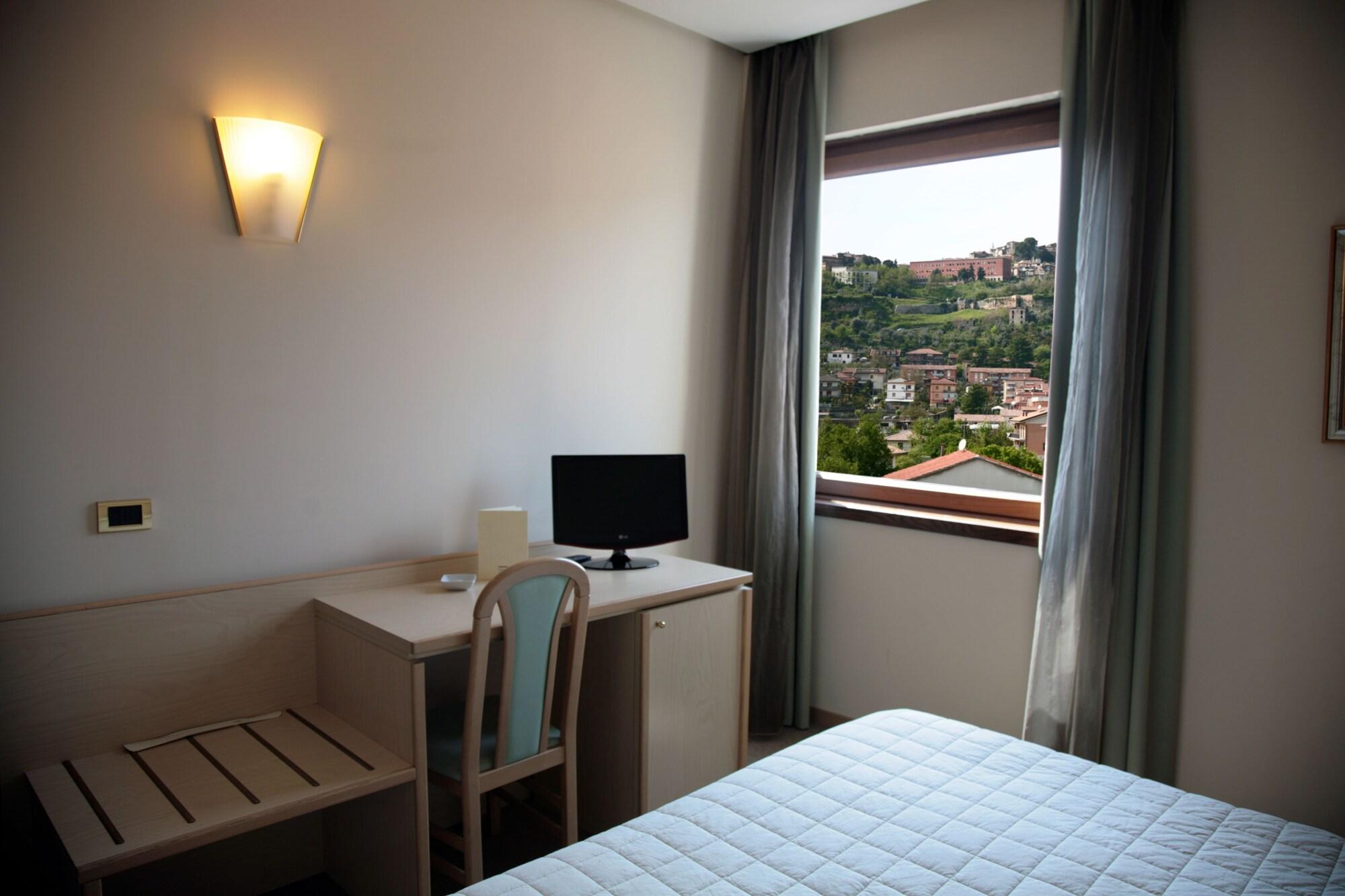Hotel Bassetto Ferentino Bagian luar foto