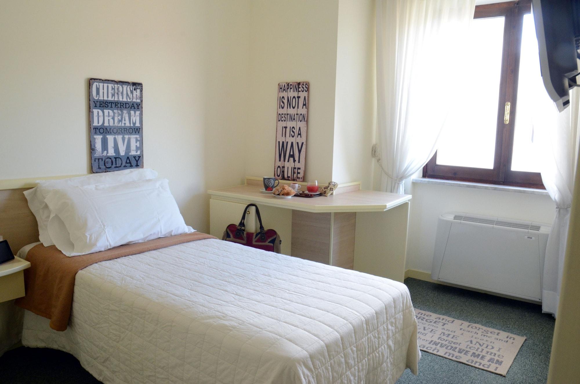 Hotel Bassetto Ferentino Bagian luar foto