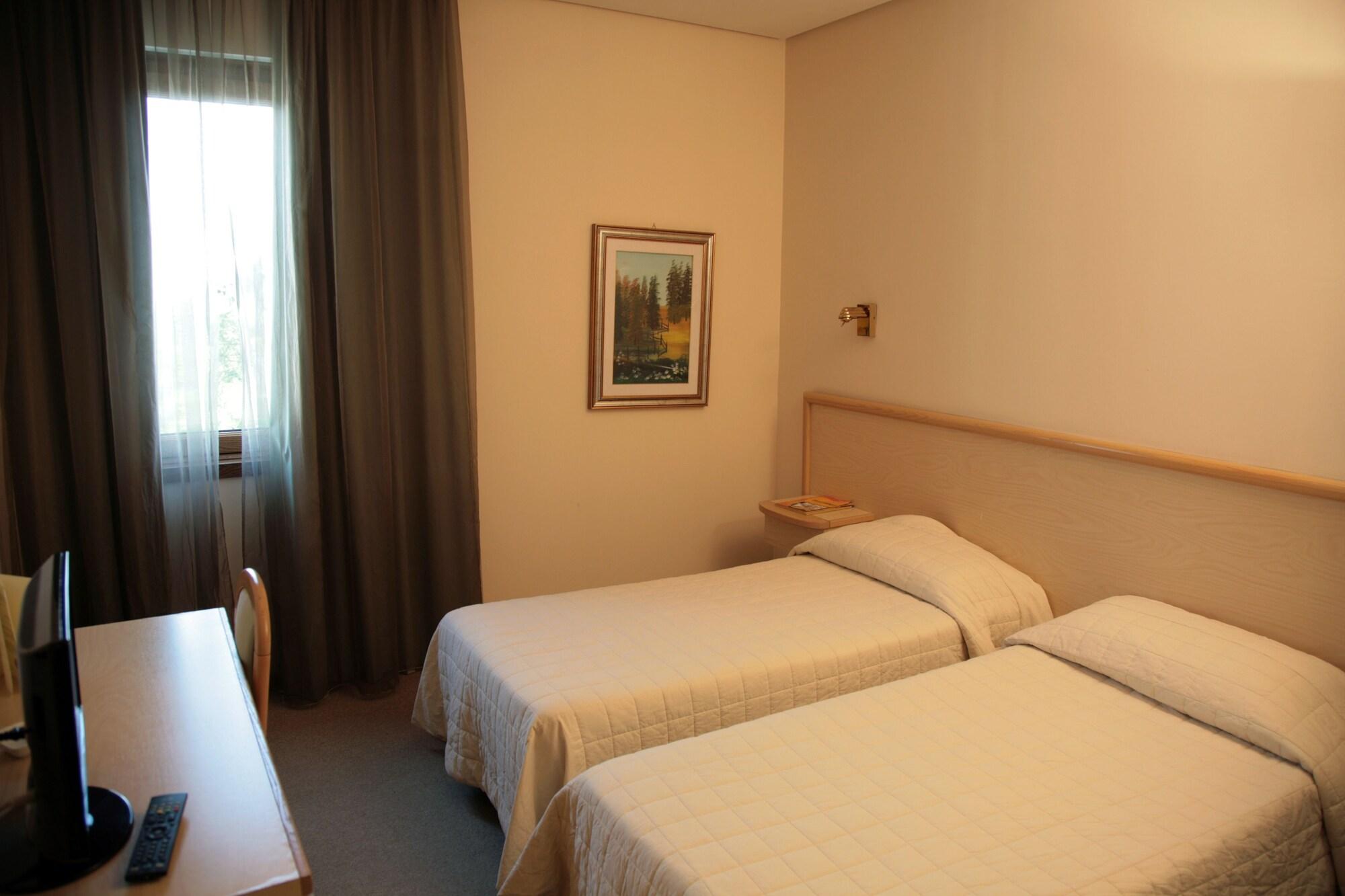 Hotel Bassetto Ferentino Bagian luar foto
