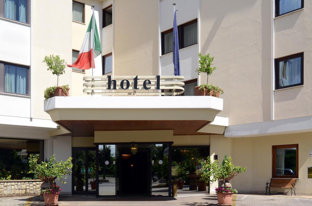 Hotel Bassetto Ferentino Bagian luar foto
