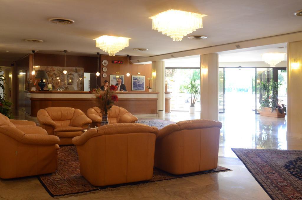Hotel Bassetto Ferentino Bagian luar foto