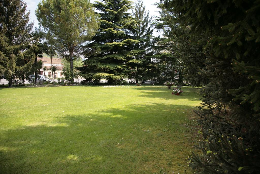 Hotel Bassetto Ferentino Bagian luar foto