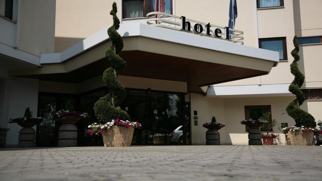 Hotel Bassetto Ferentino Bagian luar foto